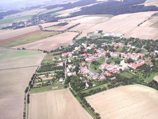 Letecký pohled na obec Bezuchov